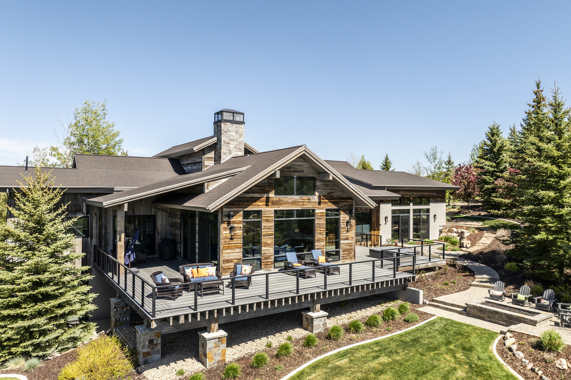  Framed by Panoramic Mountain Views with Access to Round Valley