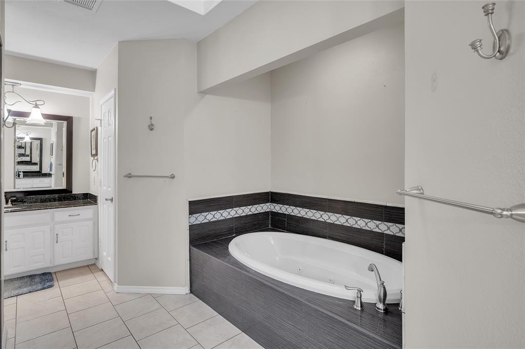 Bedford, Texas, 76021, United States, 4 Bedrooms Bedrooms, ,4 BathroomsBathrooms,Residential,For Sale,1978202