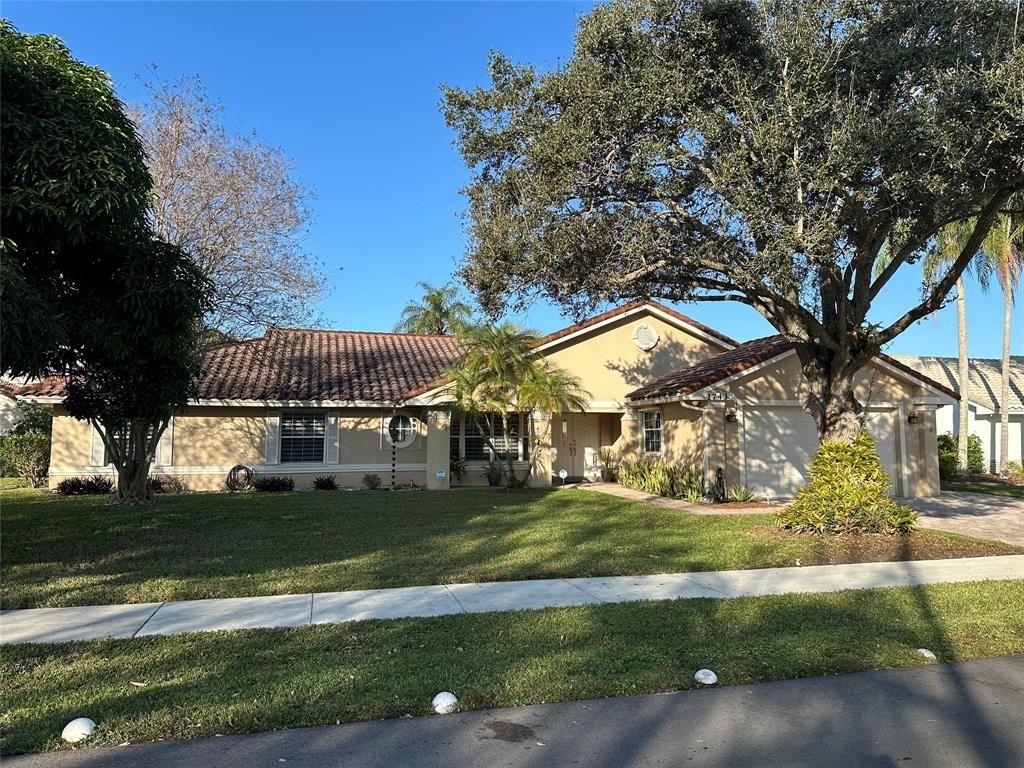 Davie, Florida, 33324, United States, 4 Bedrooms Bedrooms, ,3 BathroomsBathrooms,Residential,For Sale,1975060