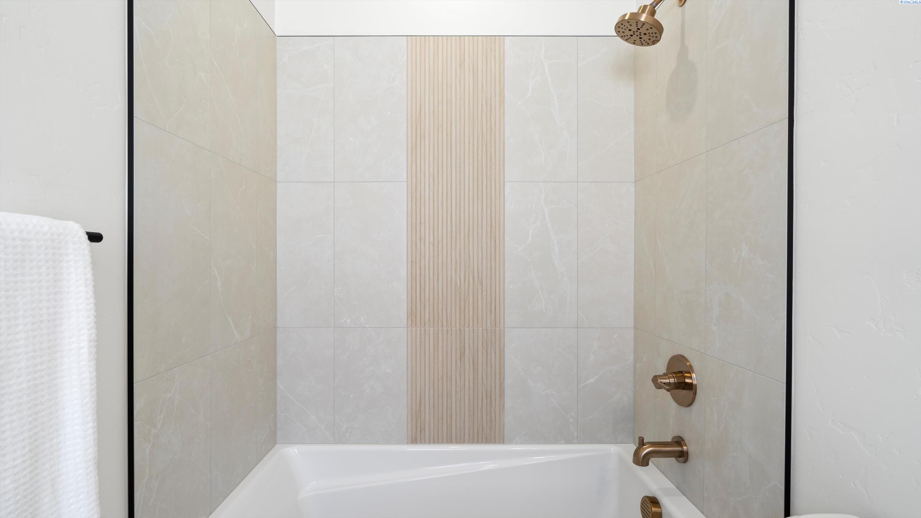 Richland, Washington, 99352, United States, 4 Bedrooms Bedrooms, ,3 BathroomsBathrooms,Residential,For Sale,1996125