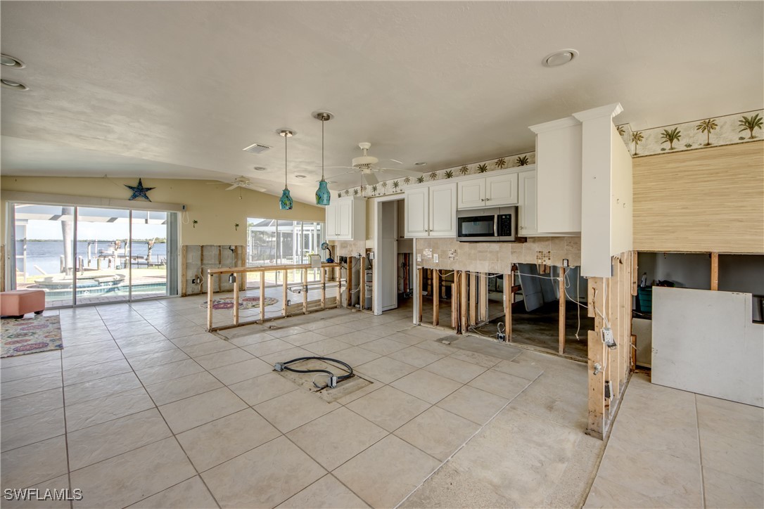 Matlacha, Florida, 33993, United States, 2 Bedrooms Bedrooms, ,2 BathroomsBathrooms,Residential,For Sale,1980106