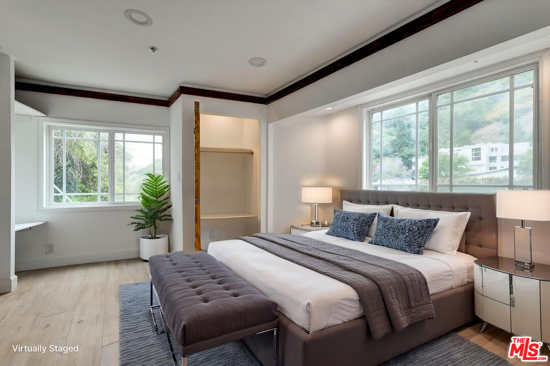 Beverly Hills, California, 90210, United States, 8 Bedrooms Bedrooms, ,3 BathroomsBathrooms,Residential,For Sale,1916732