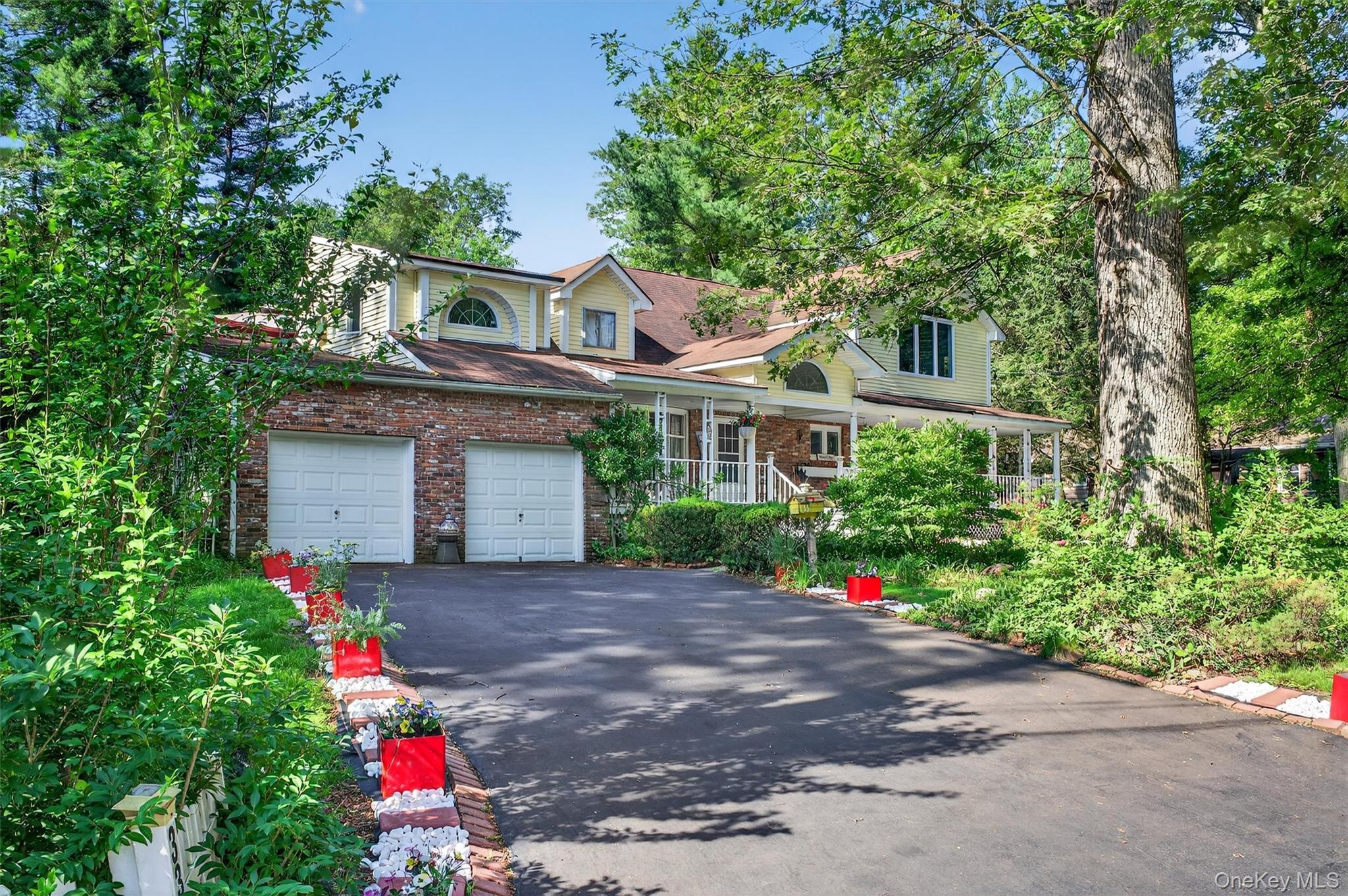 New City, New York, 10956, United States, 4 Bedrooms Bedrooms, ,3 BathroomsBathrooms,Residential,For Sale,2049142