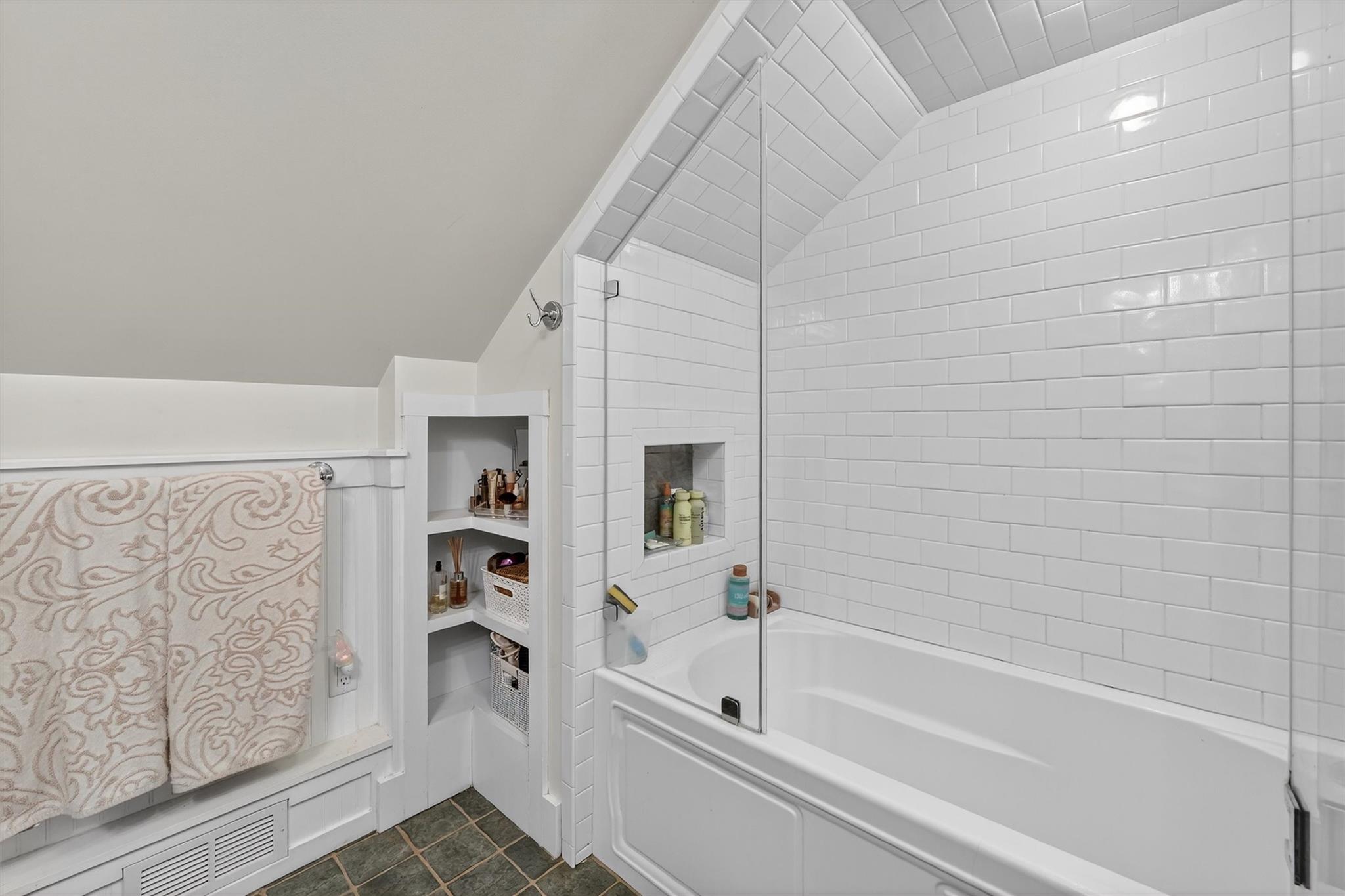 Airmont, New York, 10901, United States, 5 Bedrooms Bedrooms, ,3 BathroomsBathrooms,Residential,For Sale,1868827