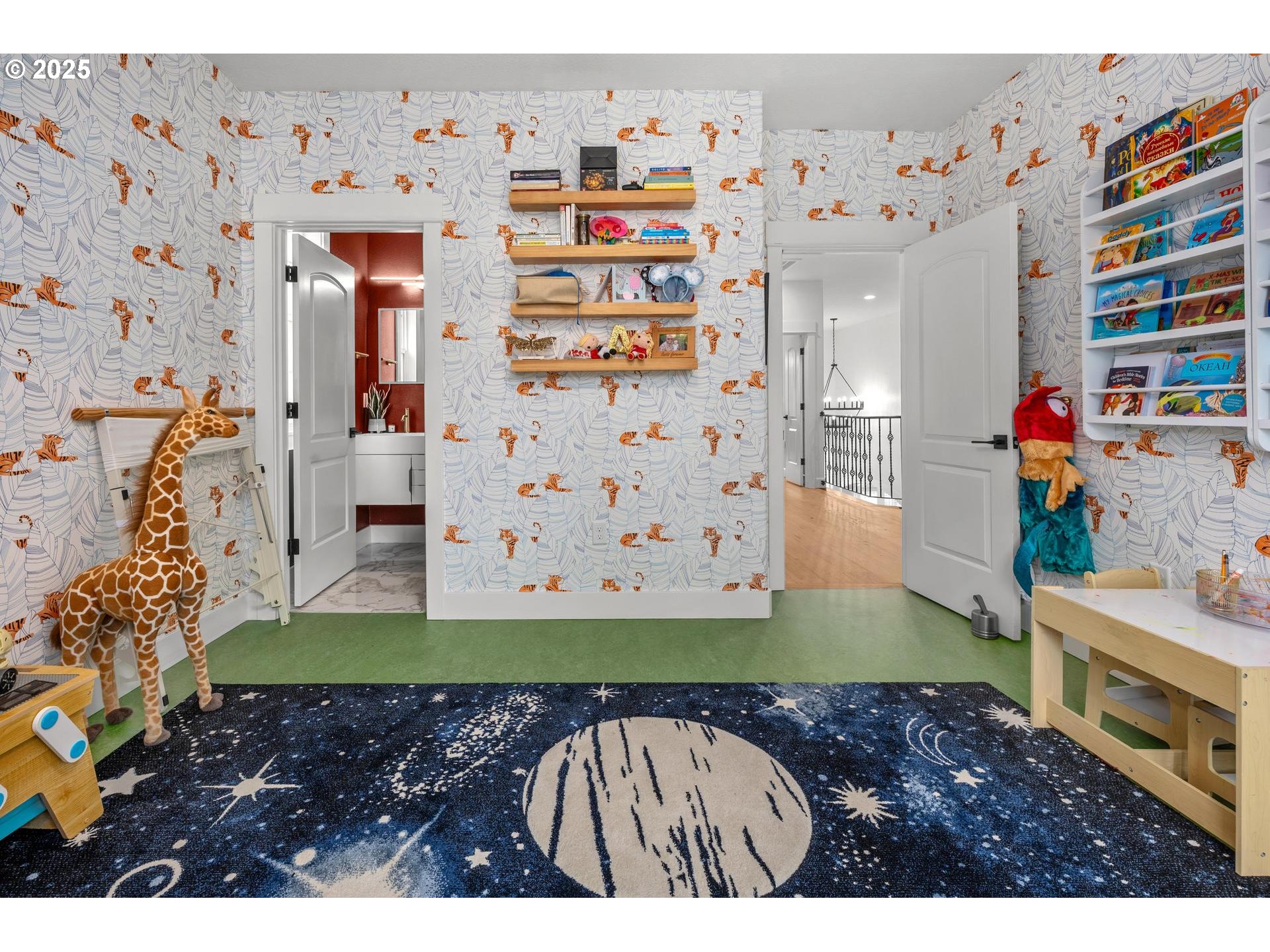 Portland, Oregon, 97223, United States, 4 Bedrooms Bedrooms, ,3 BathroomsBathrooms,Residential,For Sale,1991848