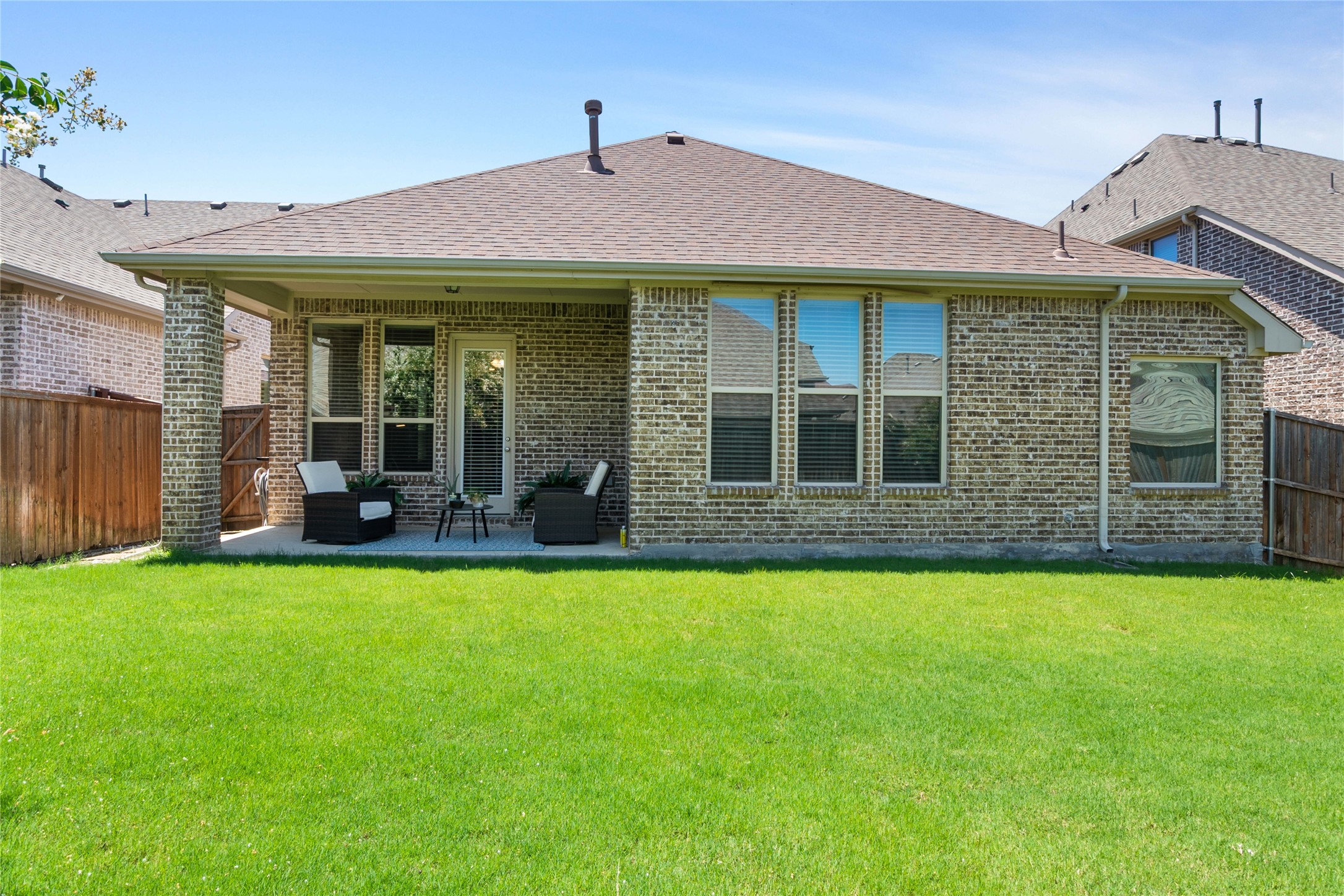 Carrollton, Texas, 75010, United States, 3 Bedrooms Bedrooms, ,2 BathroomsBathrooms,Residential,For Sale,1901690