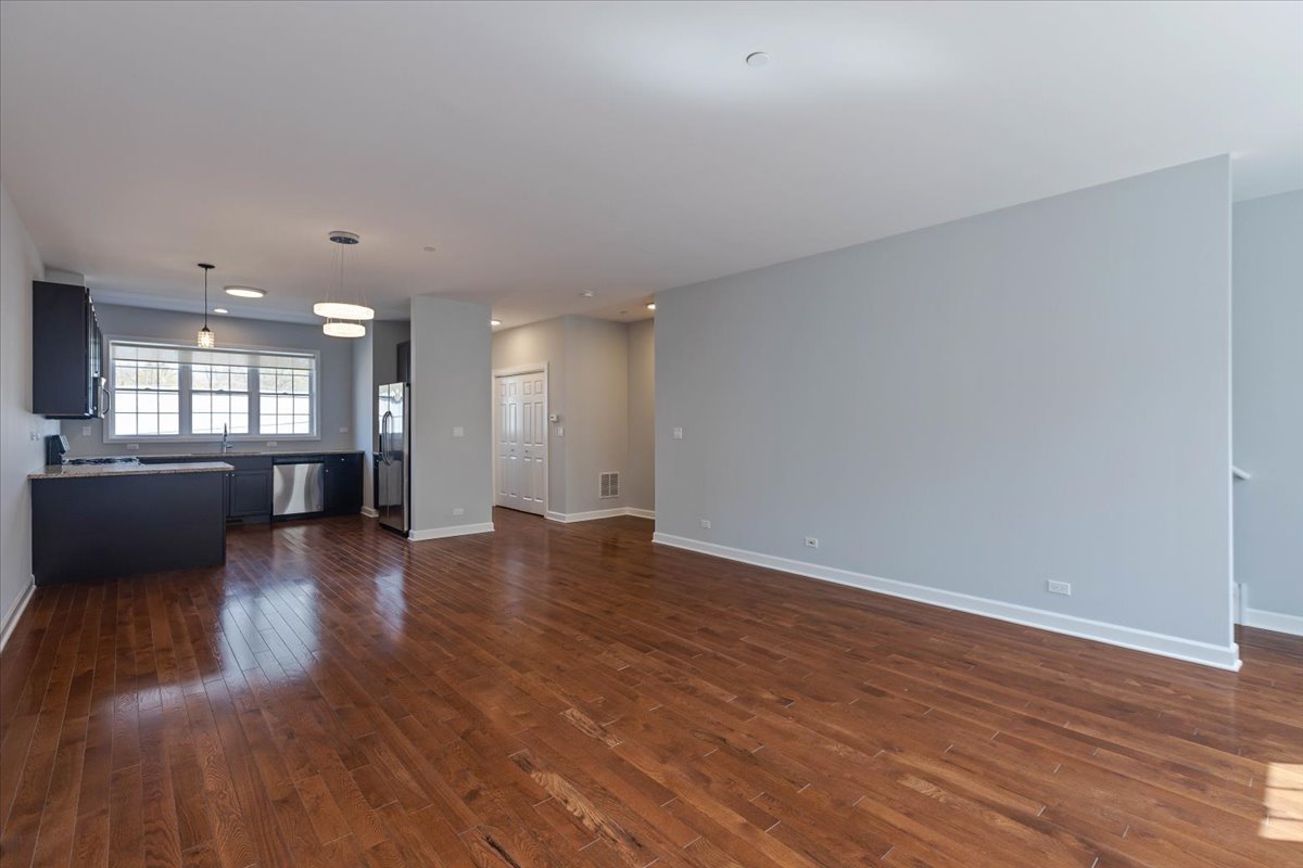 Evanston, Illinois, 60201, United States, 4 Bedrooms Bedrooms, ,3 BathroomsBathrooms,Residential,For Sale,1981115