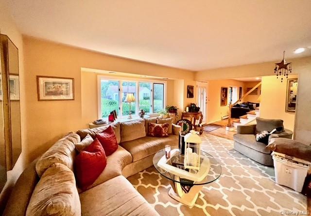 Selden, New York, 11784, United States, 3 Bedrooms Bedrooms, ,1 BathroomBathrooms,Residential,For Sale,1971333