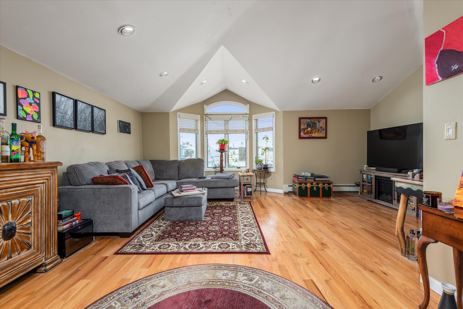 Howard Beach, New York, 11414, United States, 5 Bedrooms Bedrooms, ,4 BathroomsBathrooms,Residential,For Sale,1941286