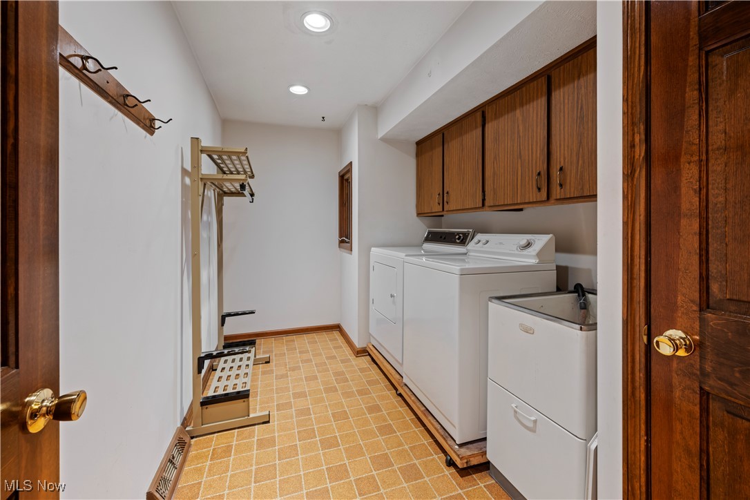 Novelty, Ohio, 44072, United States, 4 Bedrooms Bedrooms, ,3 BathroomsBathrooms,Residential,For Sale,1997729