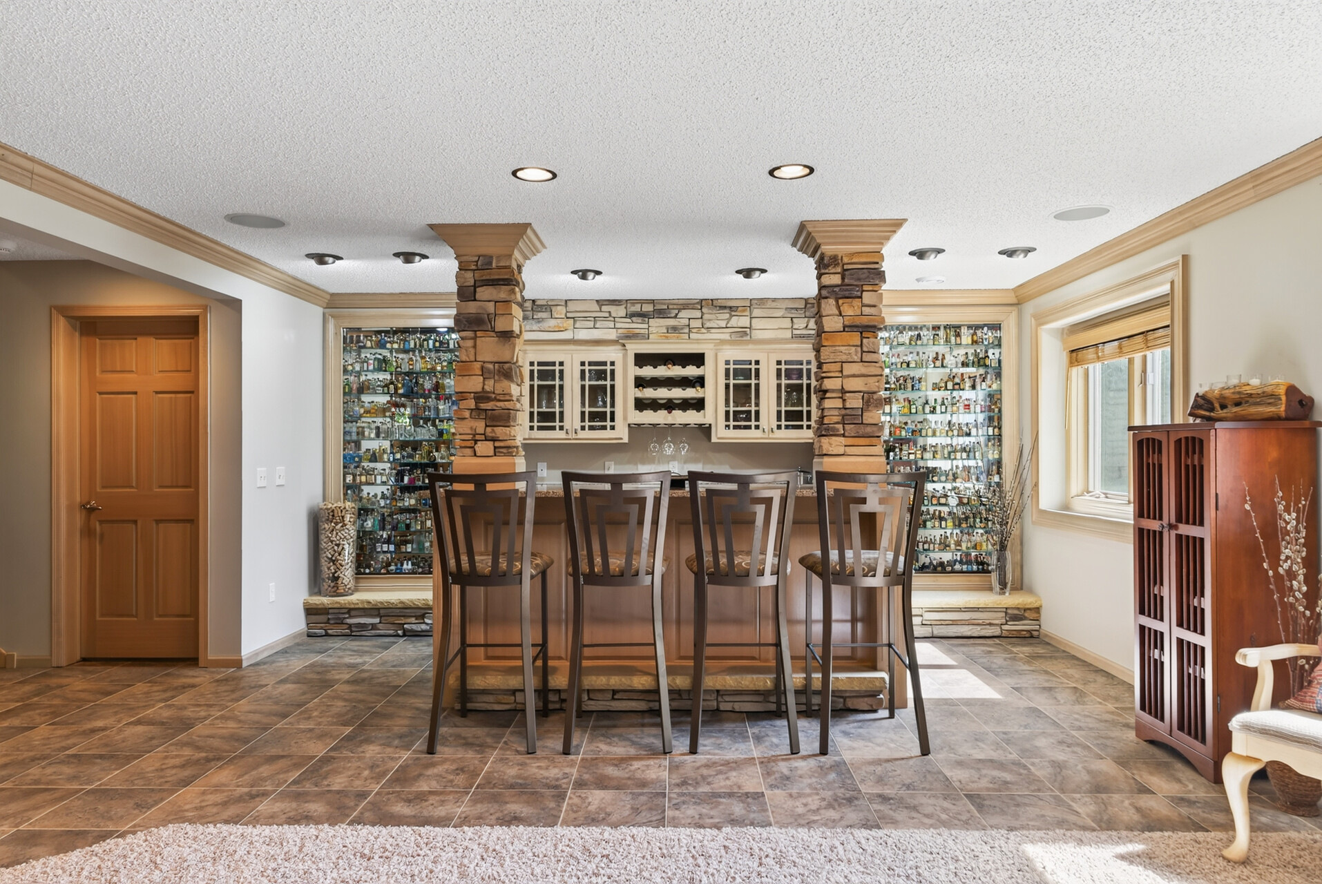  Elegant Fox Ridge Retreat with Exceptional Entertaining Spaces - 物件實景