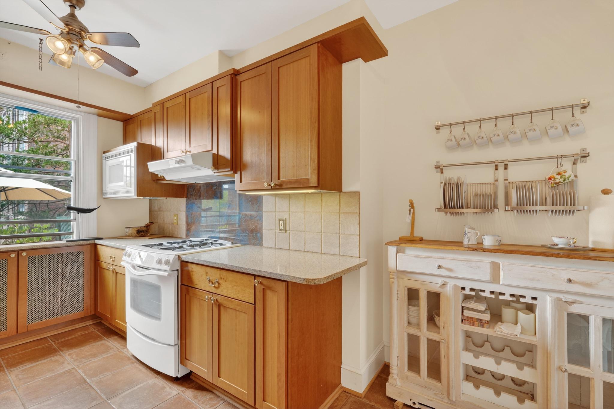  4000 Cathedral Avenue NW, Washington, DC, 20016 - 物件實景