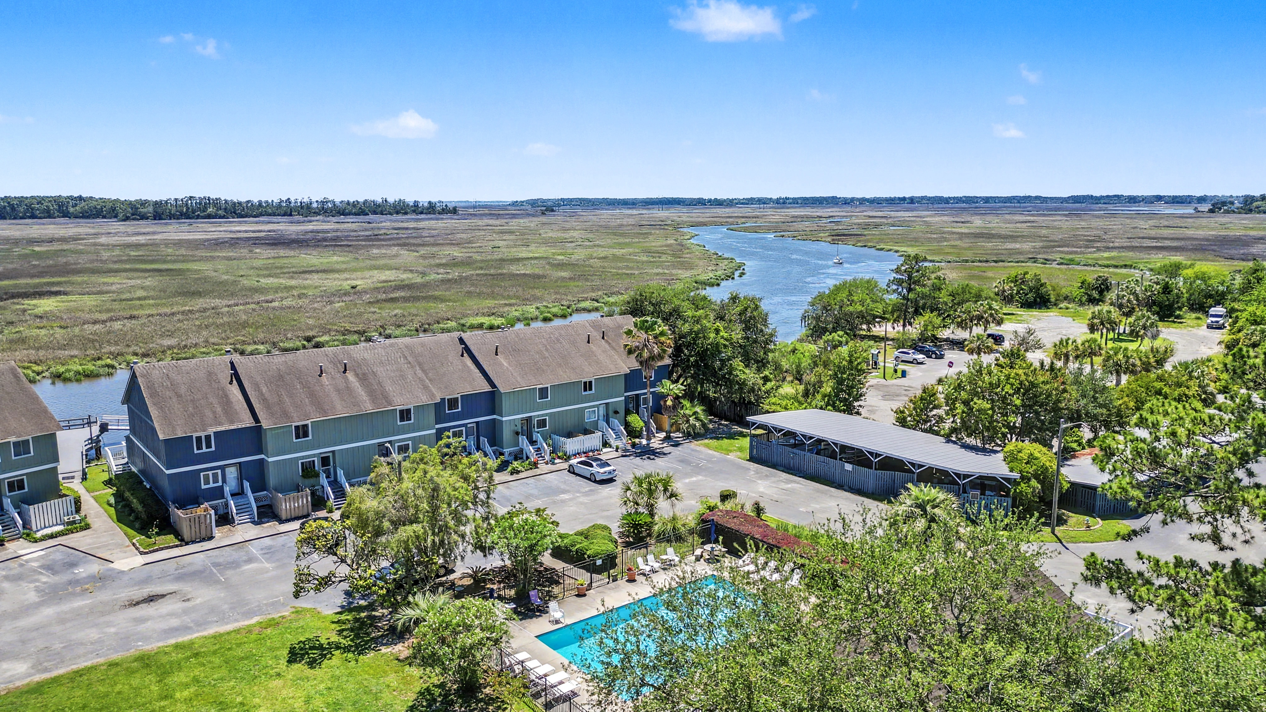  Stunning Waterfront Townhouse with Beautiful Updates Throughout - 物件實景