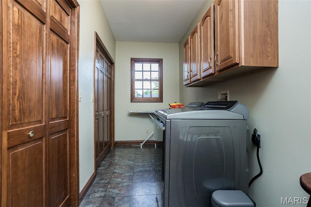 Godfrey, Illinois, 62035, United States, 3 Bedrooms Bedrooms, ,3 BathroomsBathrooms,Residential,For Sale,1940869