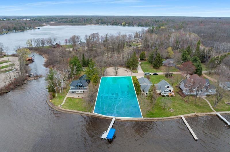 SHAWANO, Wisconsin, 54166, United States, 3 Bedrooms Bedrooms, ,2 BathroomsBathrooms,Residential,For Sale,1792978