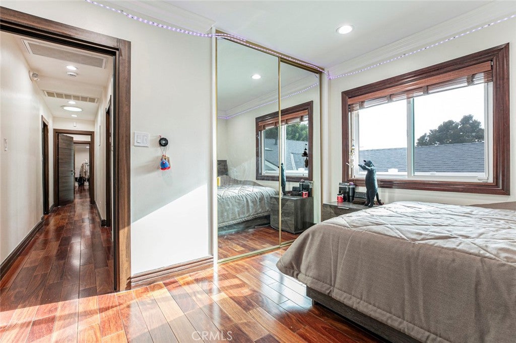 Glendale, California, 91201, United States, 4 Bedrooms Bedrooms, ,5 BathroomsBathrooms,Residential,For Sale,1969452