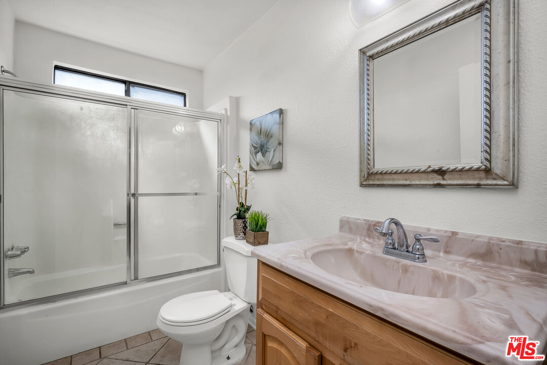 Sherman Oaks, California, 91403, United States, 3 Bedrooms Bedrooms, ,2 BathroomsBathrooms,Residential,For Sale,1989603