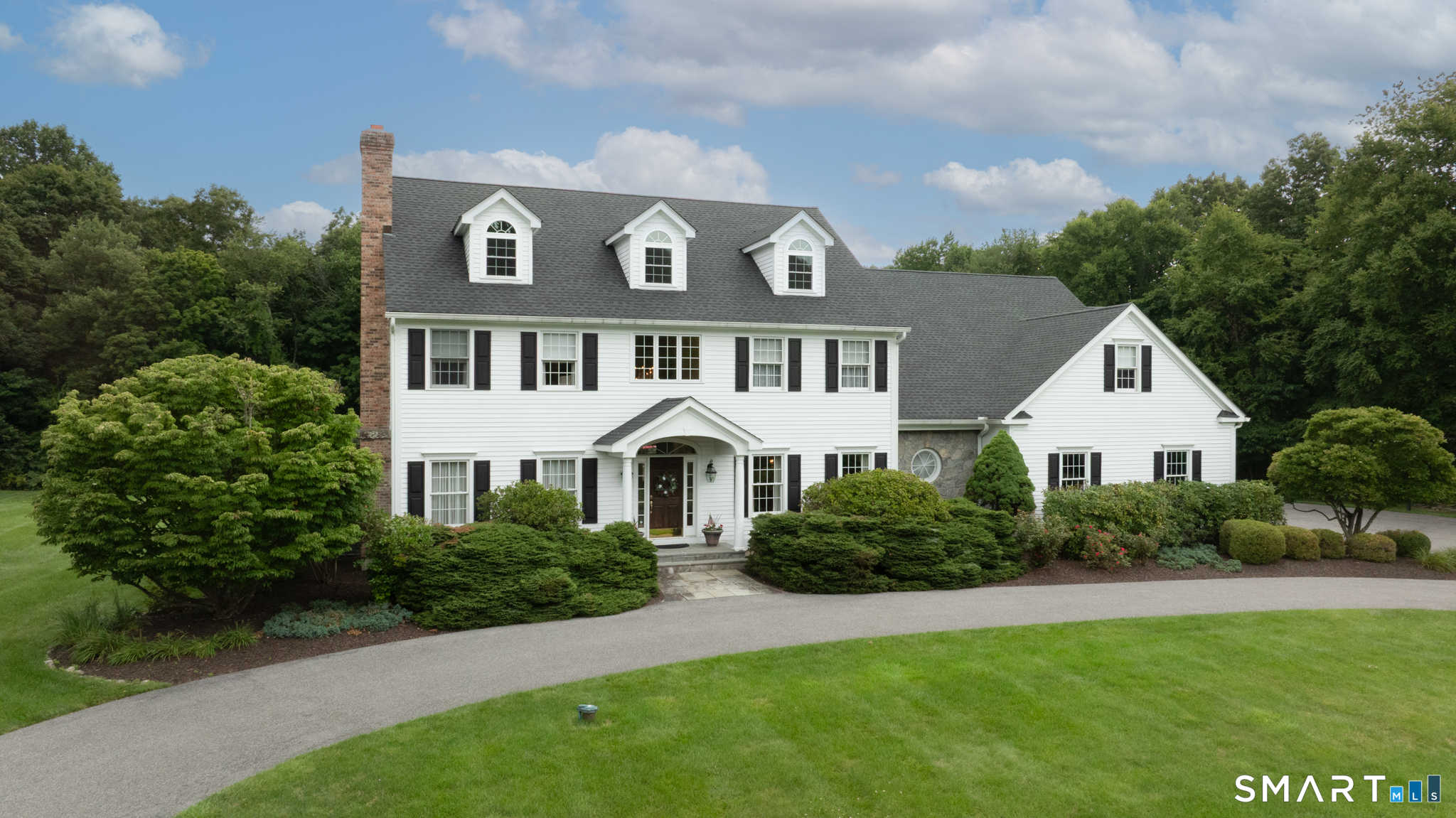 Merlins Ln, Newtown, CT 06470