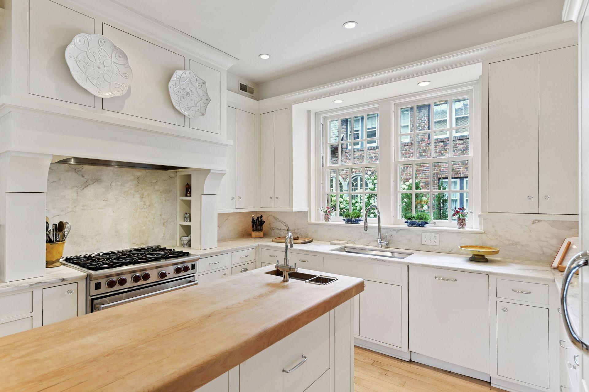 Minneapolis, Minnesota, 55405, United States, 5 Bedrooms Bedrooms, ,4 BathroomsBathrooms,Residential,For Sale,1989086