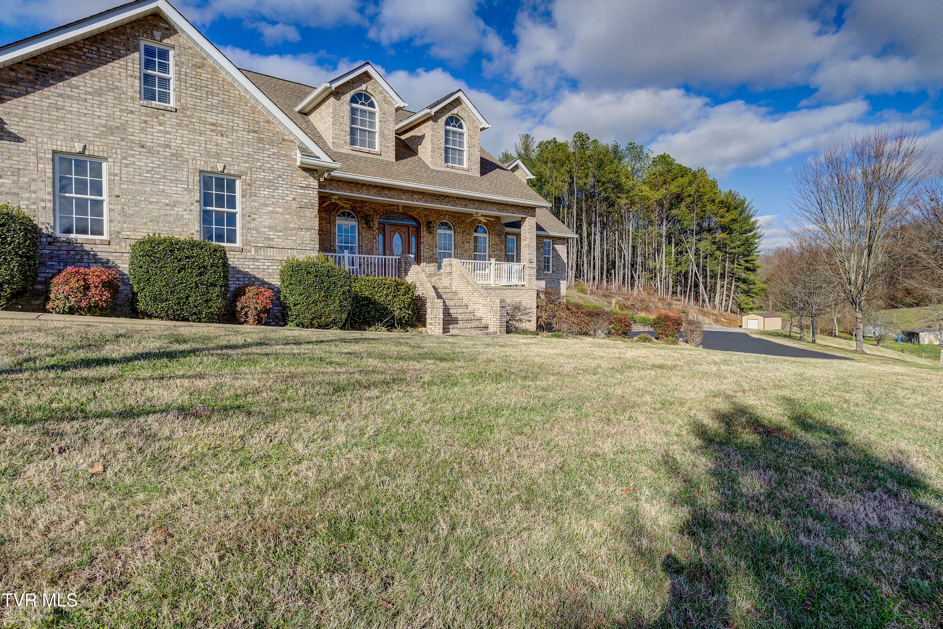 Bristol, Tennessee, 37620, United States, 4 Bedrooms Bedrooms, ,4 BathroomsBathrooms,Residential,For Sale,2001712