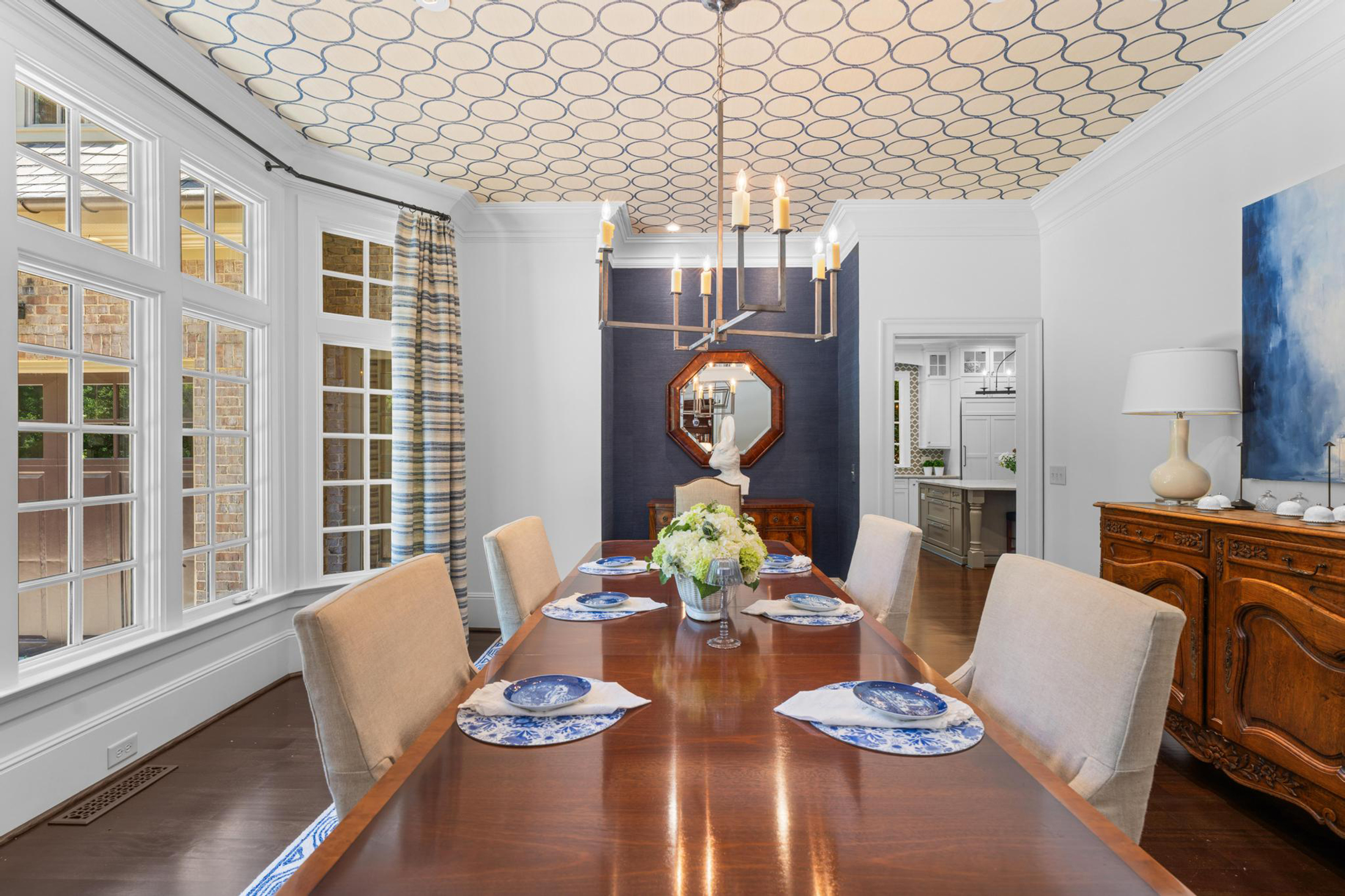  Sophisticated Newer Custom-built Home in Desirable Garden Hills - 物件實景