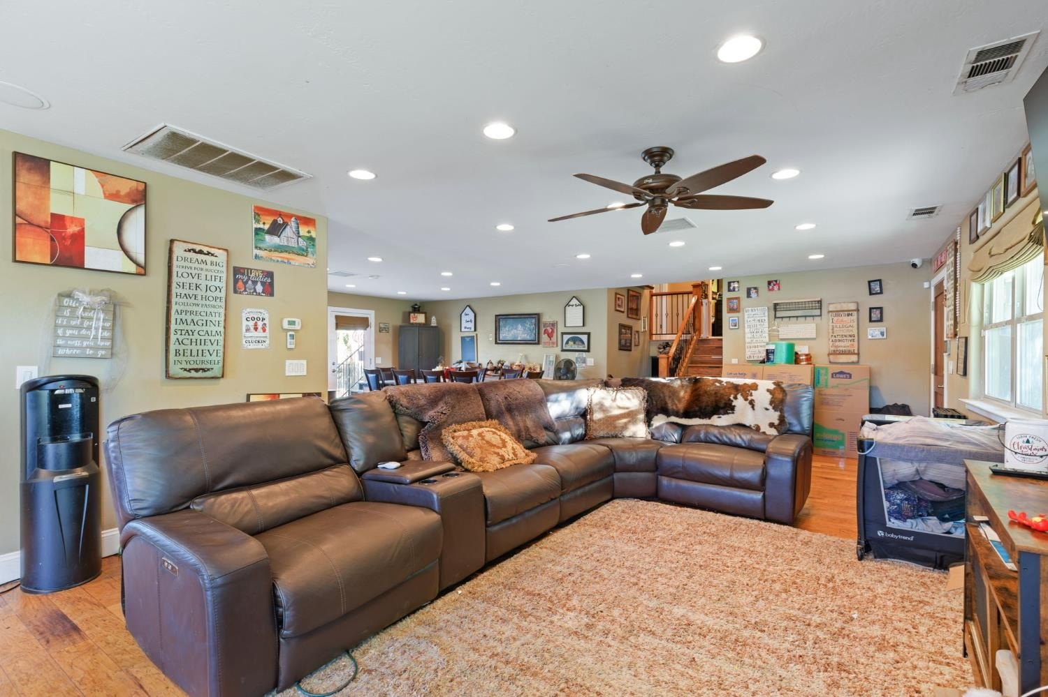 Clovis, California, 93619, United States, 4 Bedrooms Bedrooms, ,4 BathroomsBathrooms,Residential,For Sale,1924178