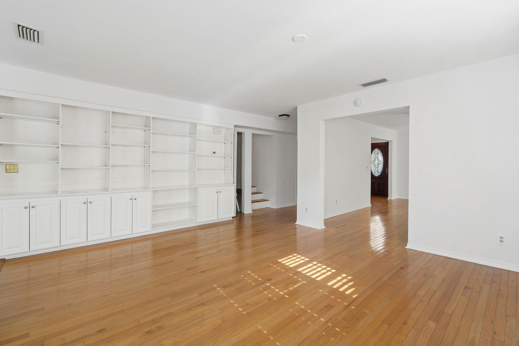 St. Peterburg, Florida, 33704, United States, 4 Bedrooms Bedrooms, ,3 BathroomsBathrooms,Residential,For Sale,2018608