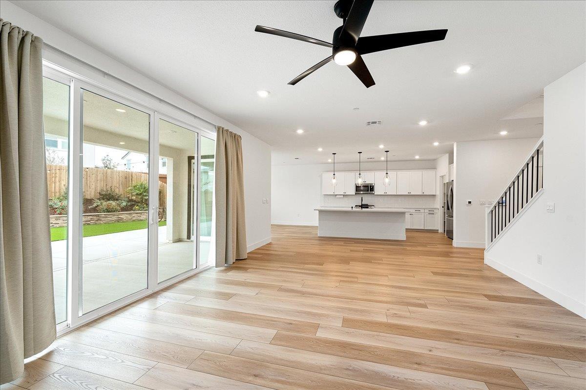 Roseville, California, 95747, United States, 5 Bedrooms Bedrooms, ,4 BathroomsBathrooms,Residential,For Sale,1998705