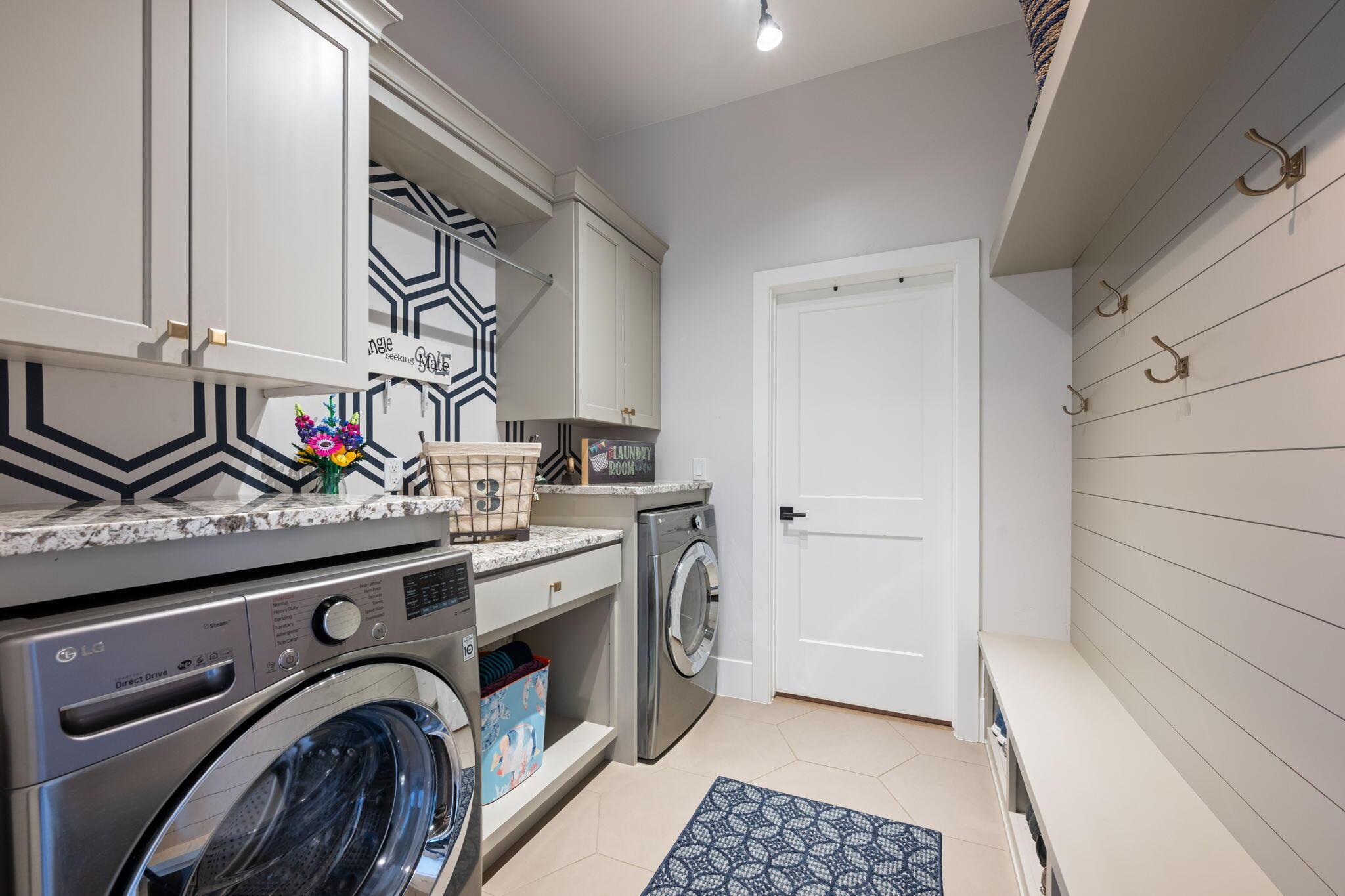 Hurricane, Utah, 84737, United States, 6 Bedrooms Bedrooms, ,6 BathroomsBathrooms,Residential,For Sale,1977381