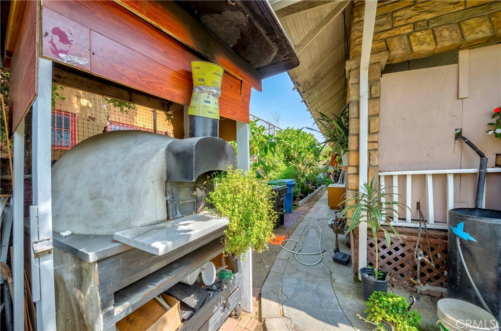 Los Angeles, California, 90018, United States, 3 Bedrooms Bedrooms, ,1 BathroomBathrooms,Residential,For Sale,1887928