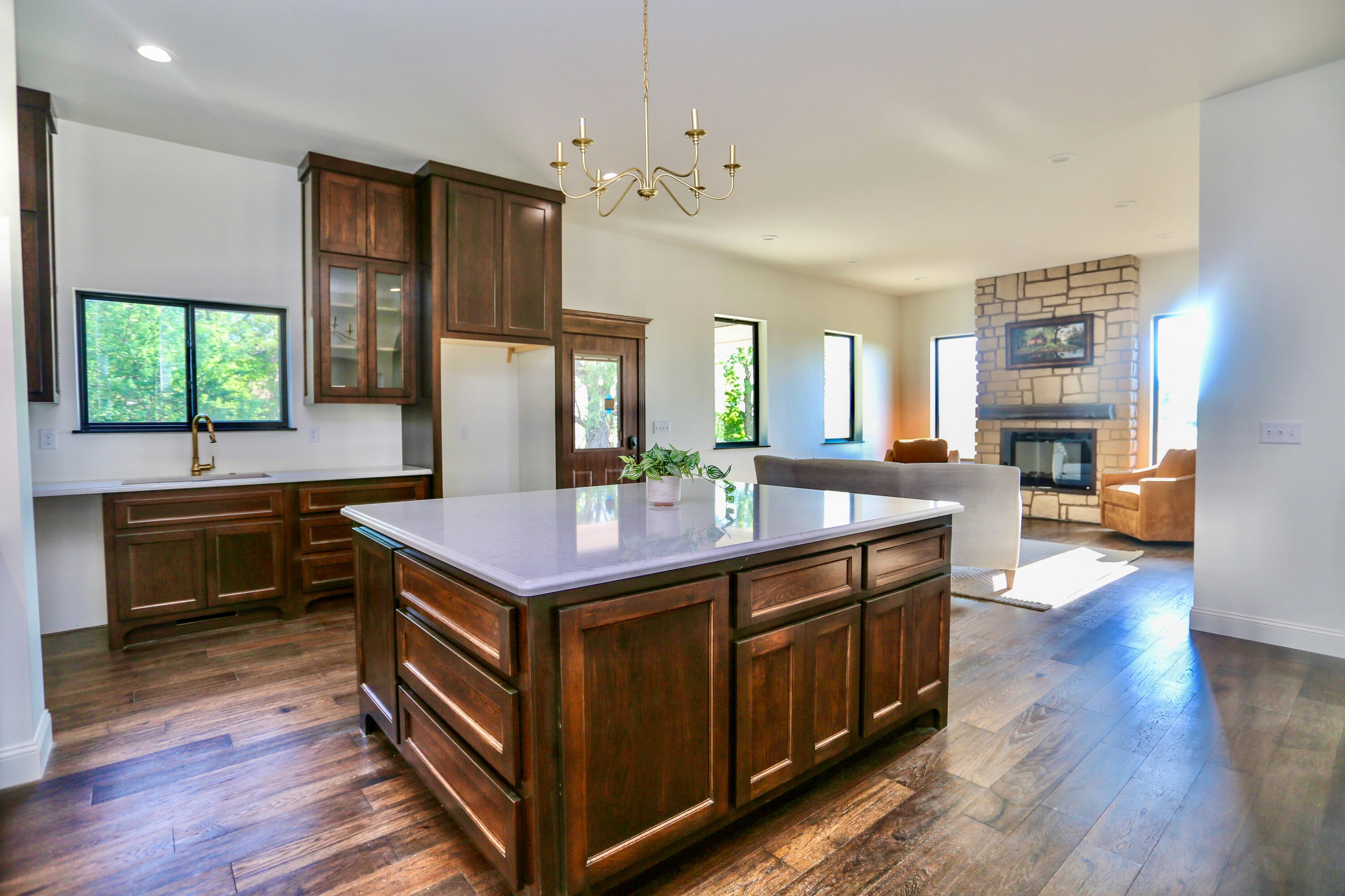 Aberdeen, South Dakota, 57401, United States, 6 Bedrooms Bedrooms, ,Residential,For Sale,2048442