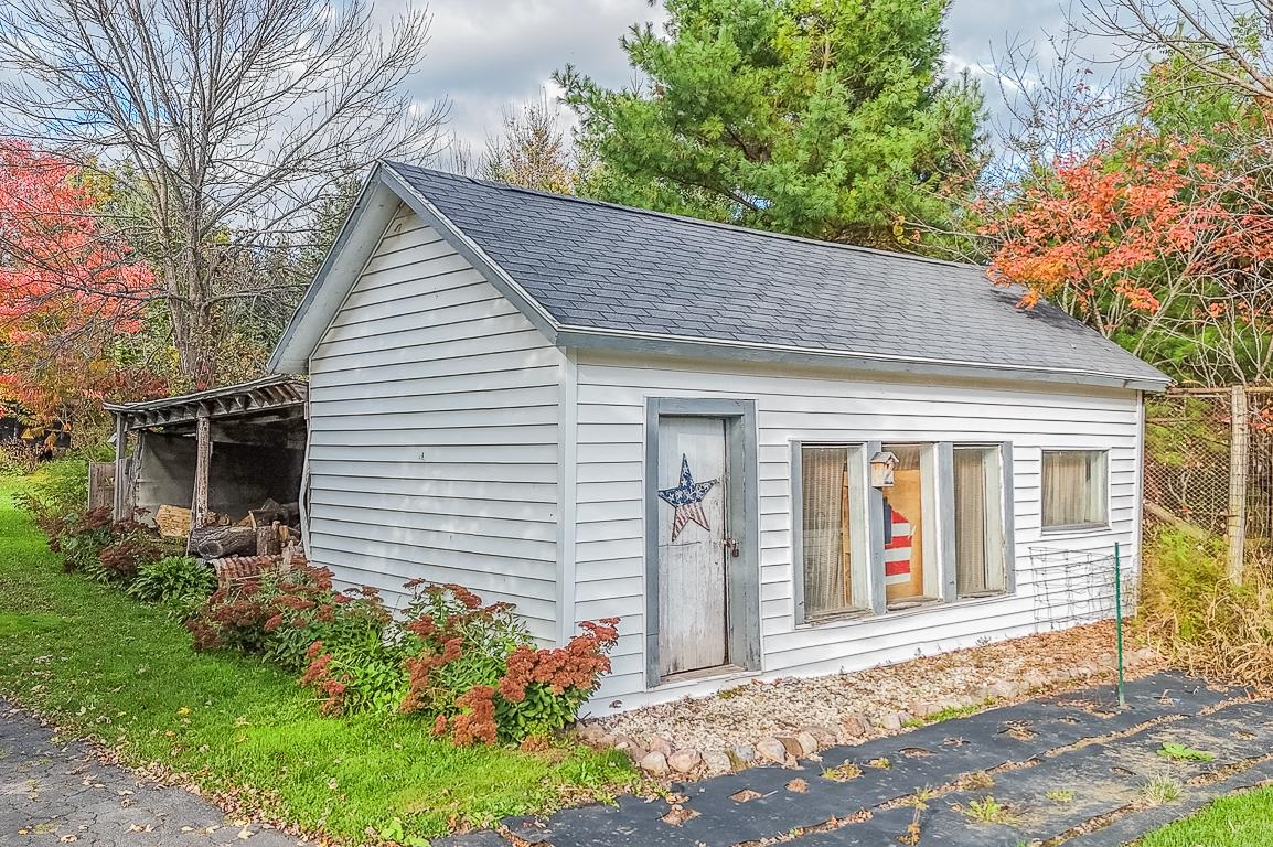 New London, Wisconsin, 54961-8021, United States, 4 Bedrooms Bedrooms, ,2 BathroomsBathrooms,Residential,For Sale,1984435