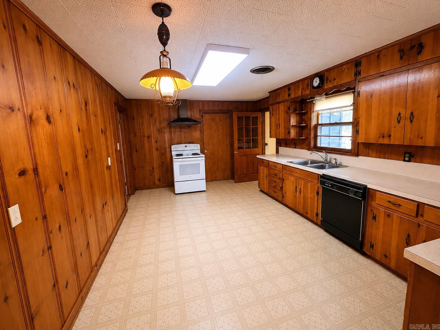 Conway, Arkansas, 72032, United States, 6 Bedrooms Bedrooms, ,4 BathroomsBathrooms,Residential,For Sale,2048675