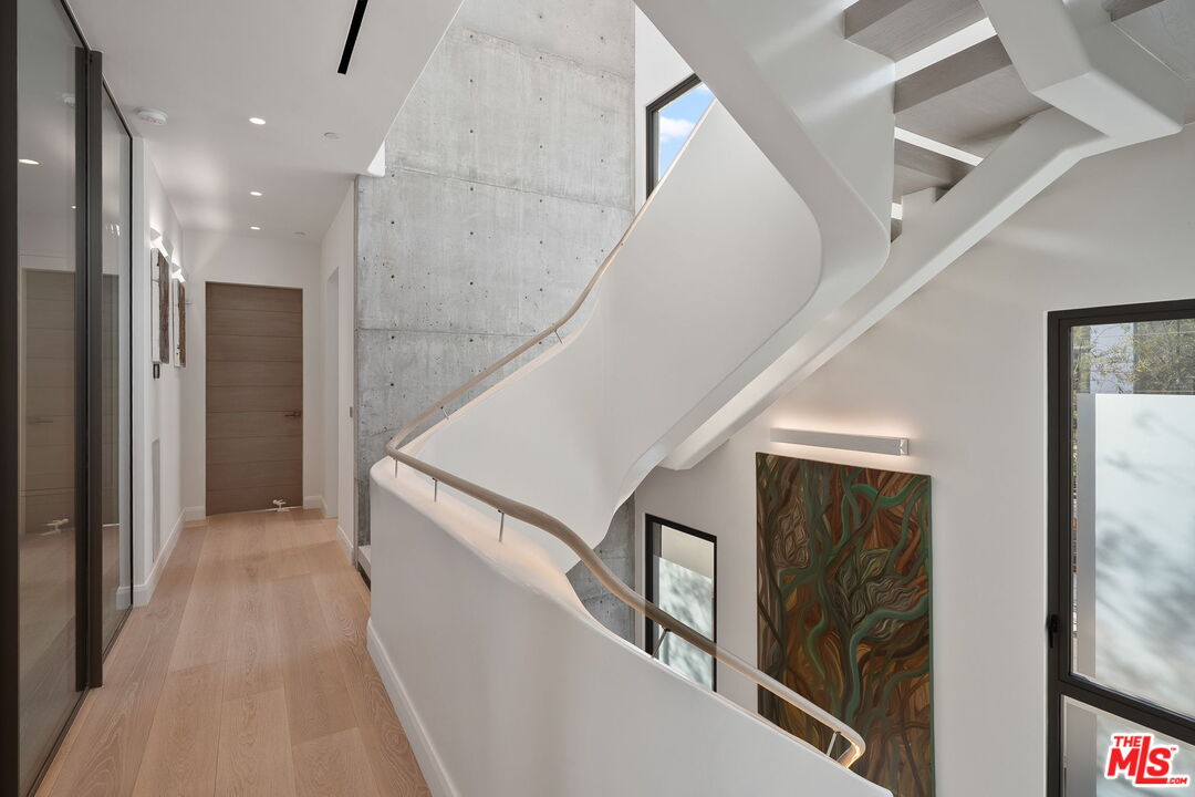 Santa Monica, California, 90403, United States, 7 Bedrooms Bedrooms, ,9 BathroomsBathrooms,Residential,For Sale,1955538