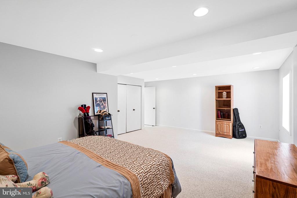 Burke, Virginia, 22015, United States, 3 Bedrooms Bedrooms, ,3 BathroomsBathrooms,Residential,For Sale,2049258