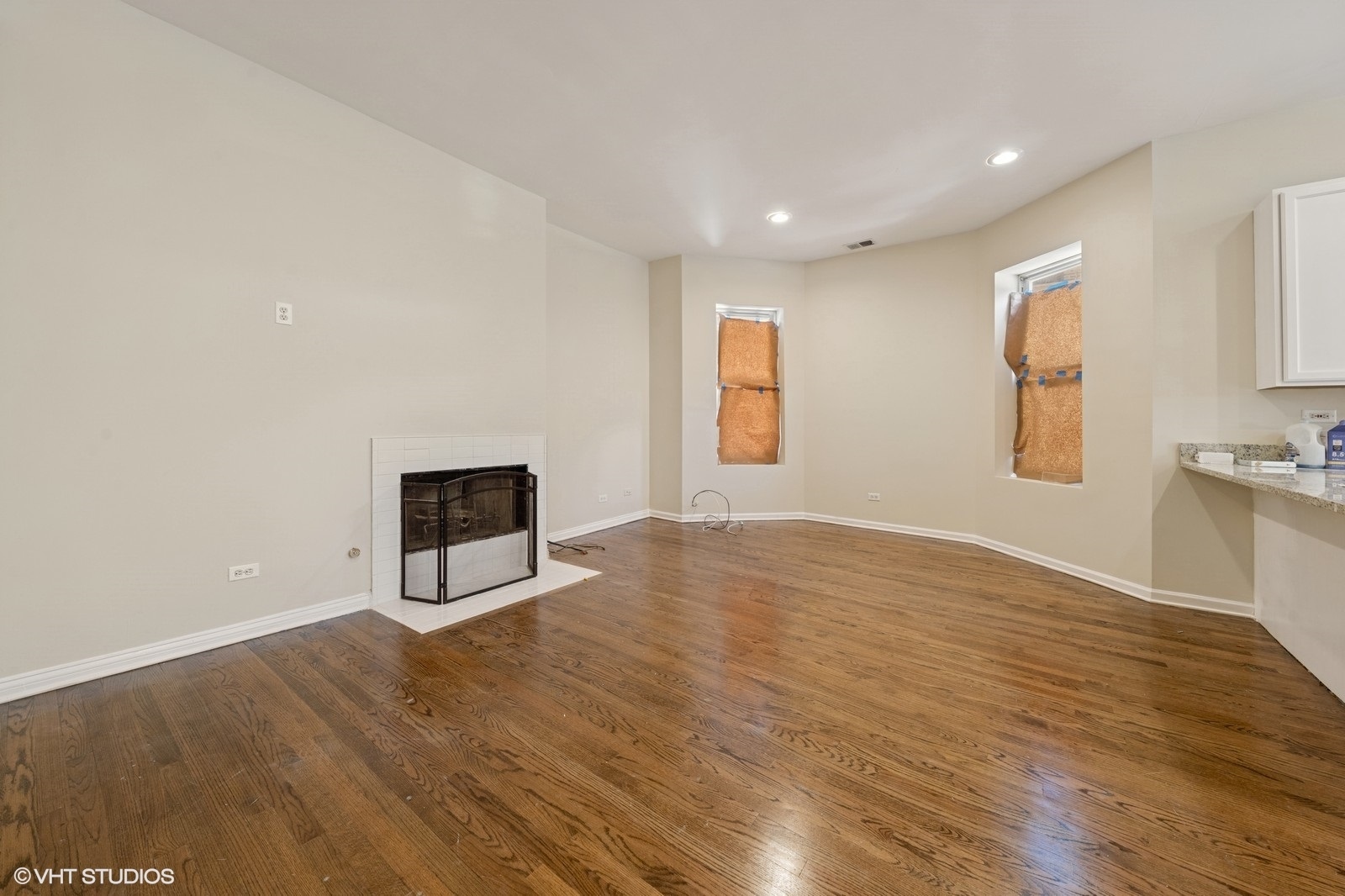 Chicago, Illinois, 60637, United States, 4 Bedrooms Bedrooms, ,3 BathroomsBathrooms,Residential,For Sale,1777528