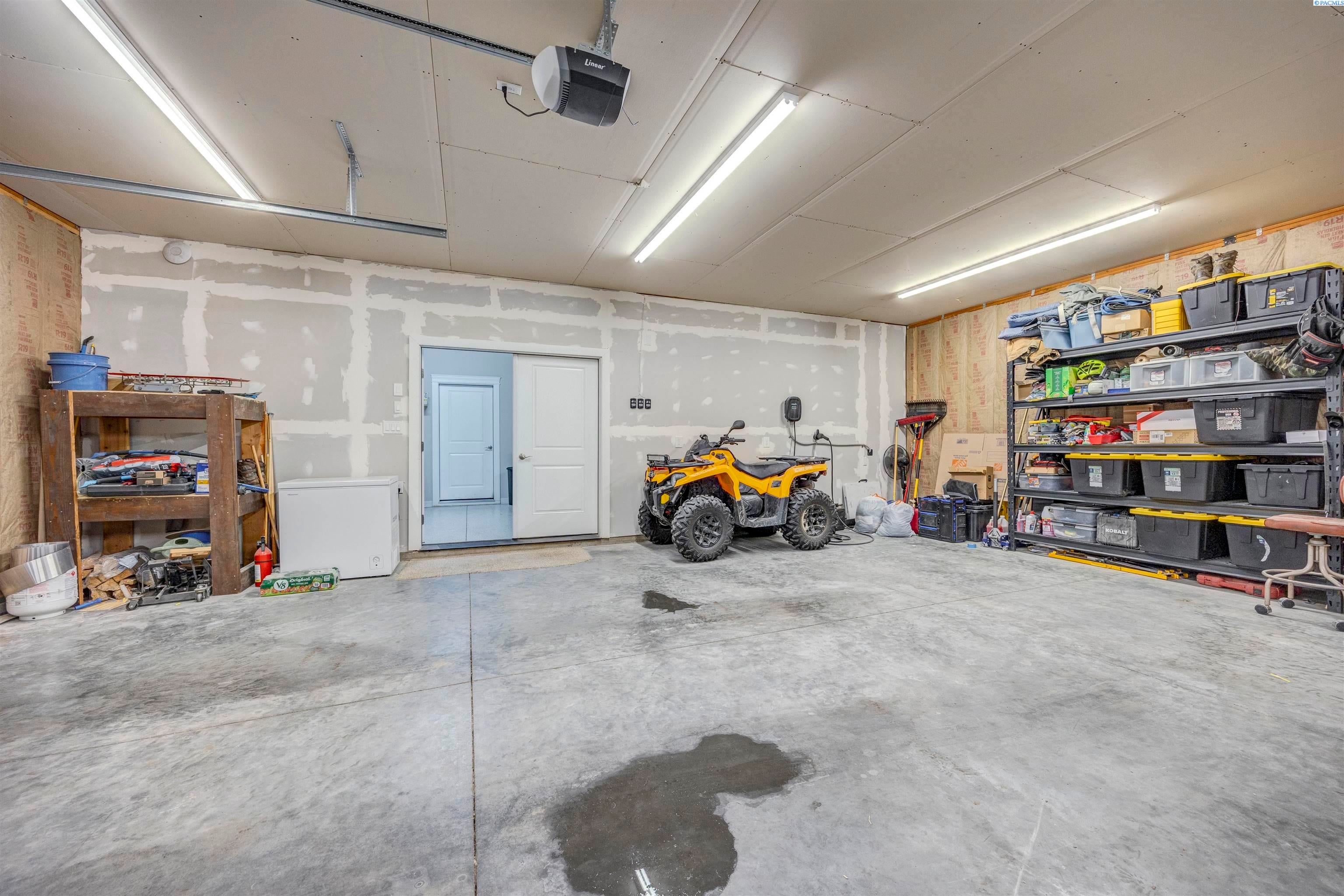 West Richland, Washington, 99353, United States, 3 Bedrooms Bedrooms, ,3 BathroomsBathrooms,Residential,For Sale,2038482