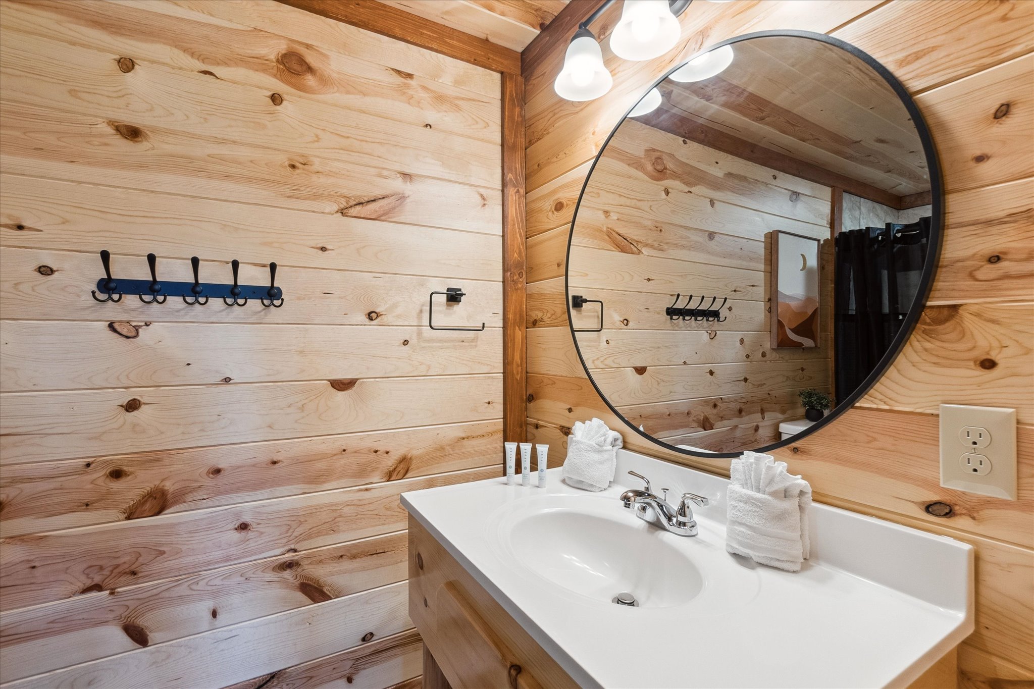 Sevierville, Tennessee, 37876, United States, 8 Bedrooms Bedrooms, ,9 BathroomsBathrooms,Residential,For Sale,1981124