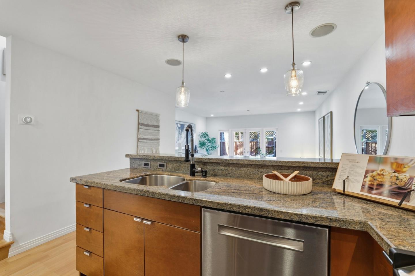 Santa Clara, California, 95050, United States, 2 Bedrooms Bedrooms, ,3 BathroomsBathrooms,Residential,For Sale,1989026