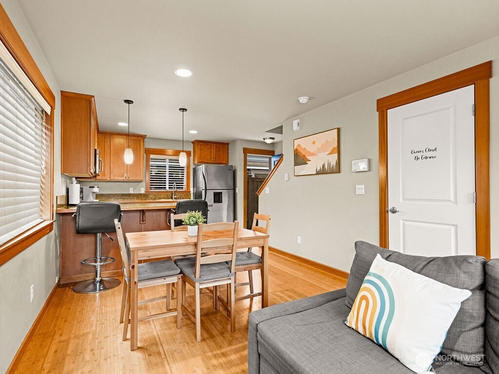 Seattle, Washington, 98144, United States, 2 Bedrooms Bedrooms, ,2 BathroomsBathrooms,Residential,For Sale,1987388