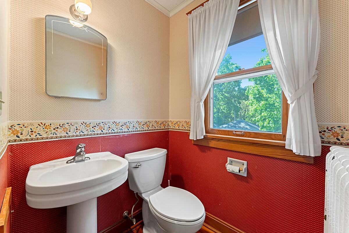 Northfield, Minnesota, 55057, United States, 5 Bedrooms Bedrooms, ,1 BathroomBathrooms,Residential,For Sale,1984283