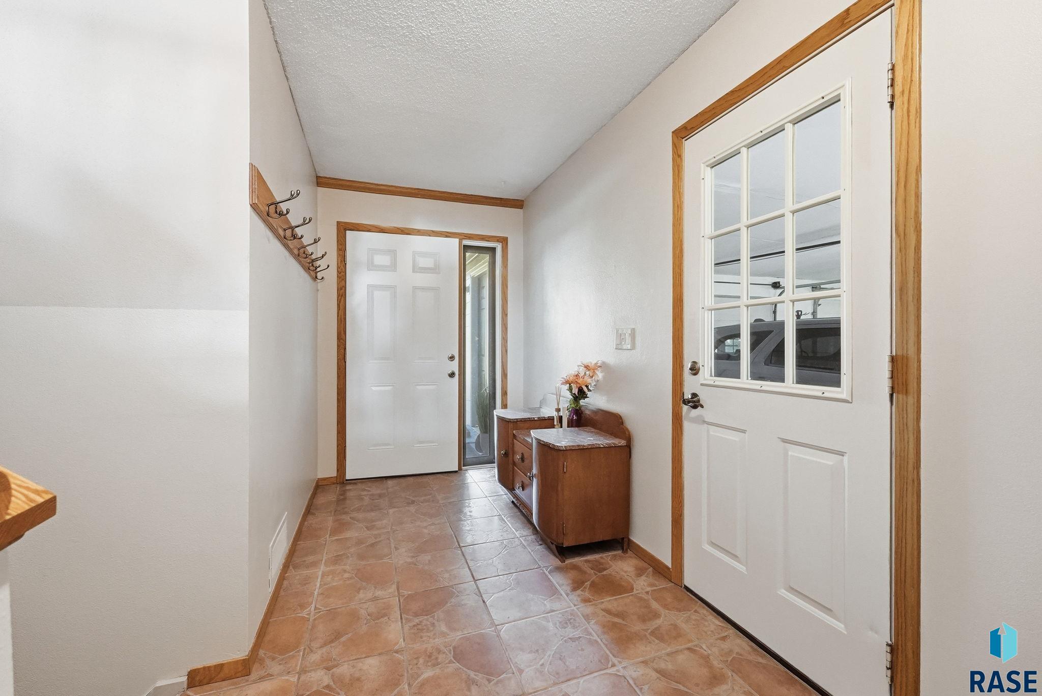 Sioux Falls, South Dakota, 57106, United States, 4 Bedrooms Bedrooms, ,2 BathroomsBathrooms,Residential,For Sale,2042590