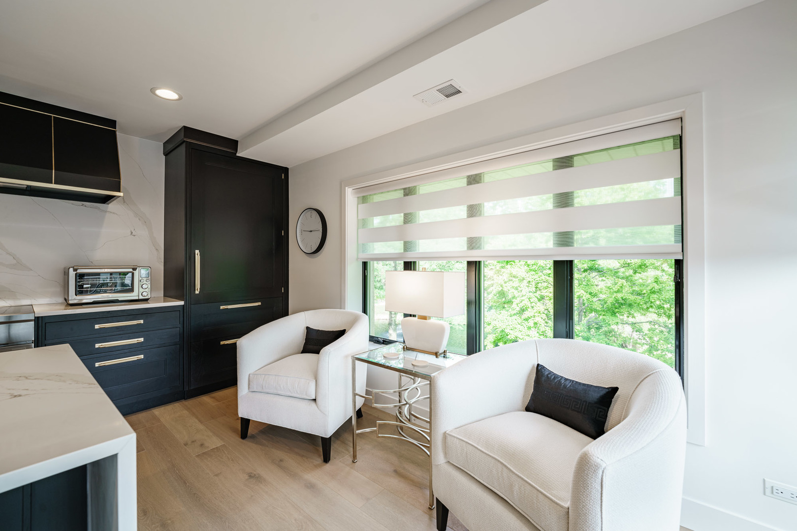 Oak Brook, Illinois, 60523, United States, 2 Bedrooms Bedrooms, ,2 BathroomsBathrooms,Residential,For Sale,1927231