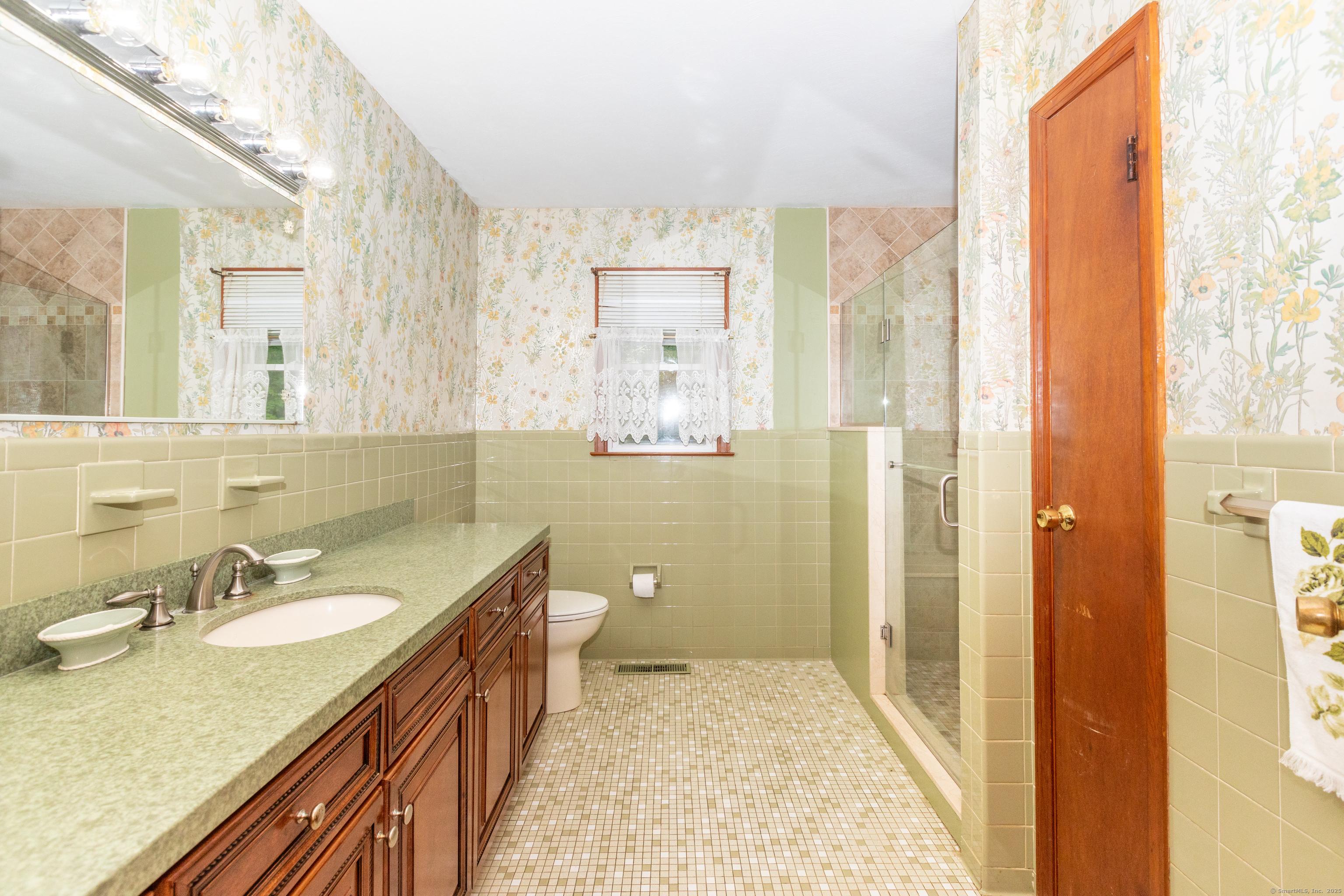 Oxford, Connecticut, 06478, United States, 3 Bedrooms Bedrooms, ,2 BathroomsBathrooms,Residential,For Sale,1915972