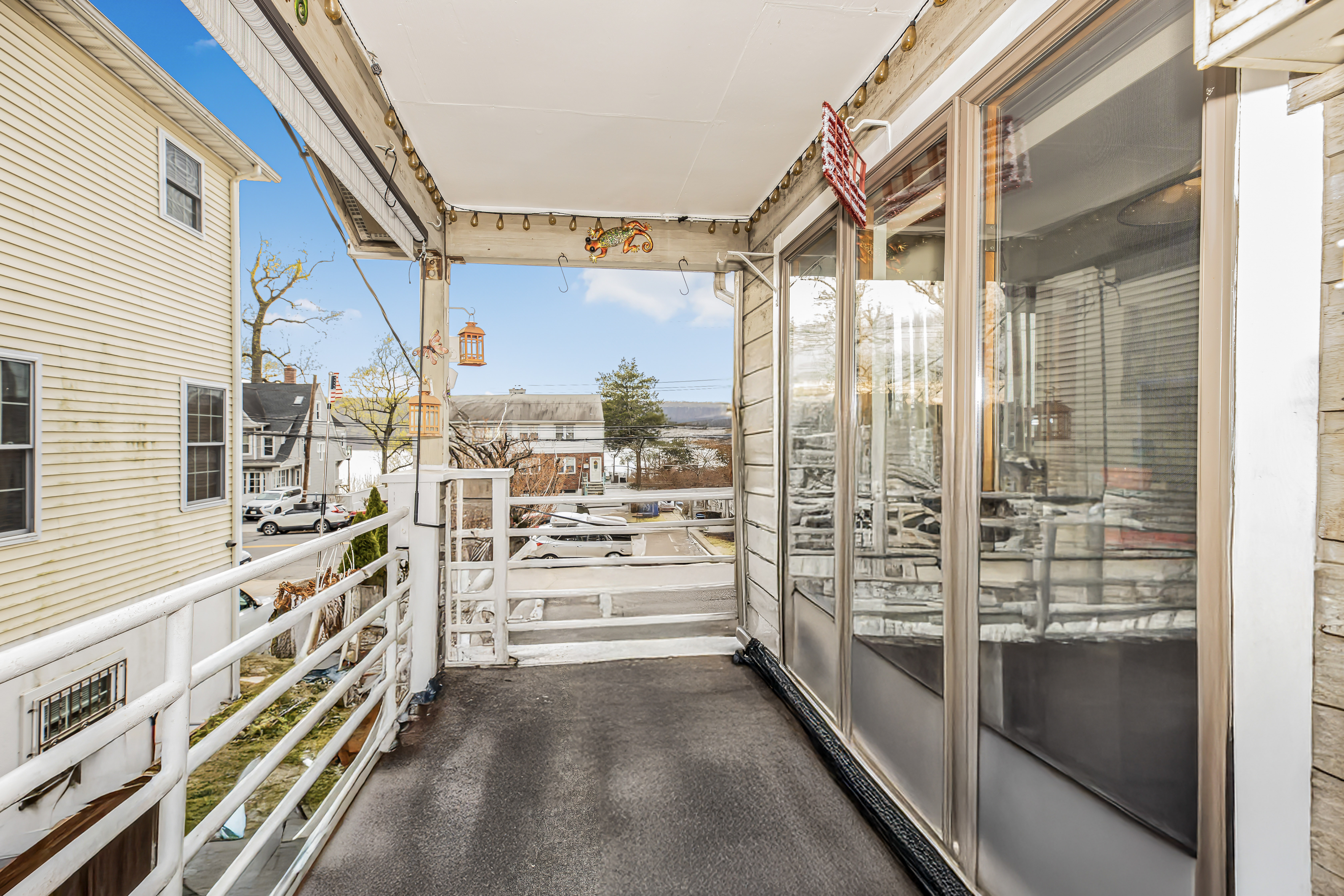 Yonkers, New York, 10701, United States, 4 Bedrooms Bedrooms, ,2 BathroomsBathrooms,Residential,For Sale,1978854