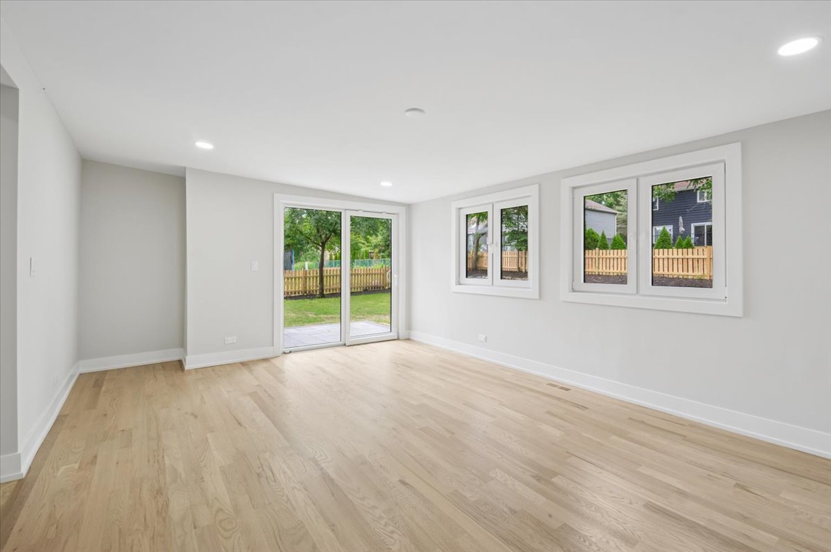 Naperville, Illinois, 60565, United States, 4 Bedrooms Bedrooms, ,3 BathroomsBathrooms,Residential,For Sale,1932605