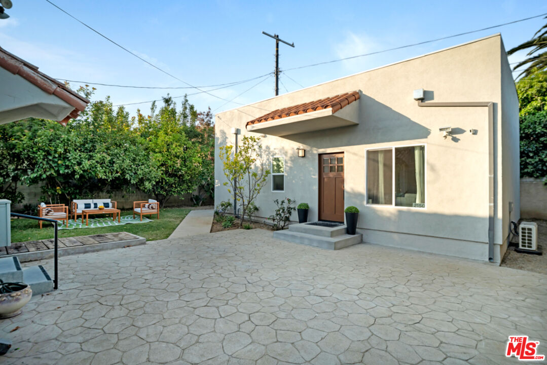 Los Angeles, California, 90025, United States, 5 Bedrooms Bedrooms, ,4 BathroomsBathrooms,Residential,For Sale,1934353