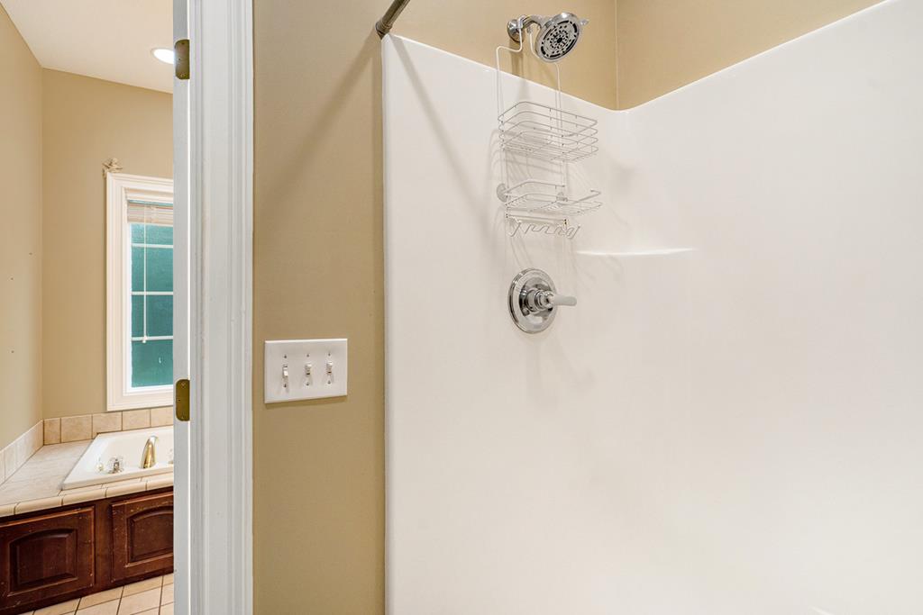 Ellijay, Georgia, 30536, United States, 5 Bedrooms Bedrooms, ,4 BathroomsBathrooms,Residential,For Sale,1859023