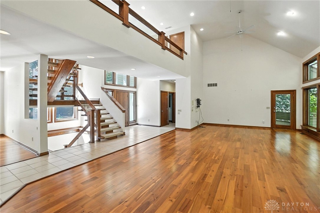 Sugarcreek Twp, Ohio, 45440, United States, 4 Bedrooms Bedrooms, ,5 BathroomsBathrooms,Residential,For Sale,1902150