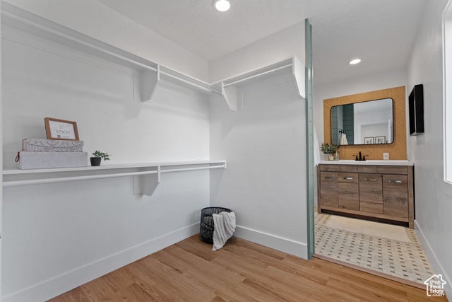 Holladay, Utah, 84121, United States, 4 Bedrooms Bedrooms, ,3 BathroomsBathrooms,Residential,For Sale,1984461